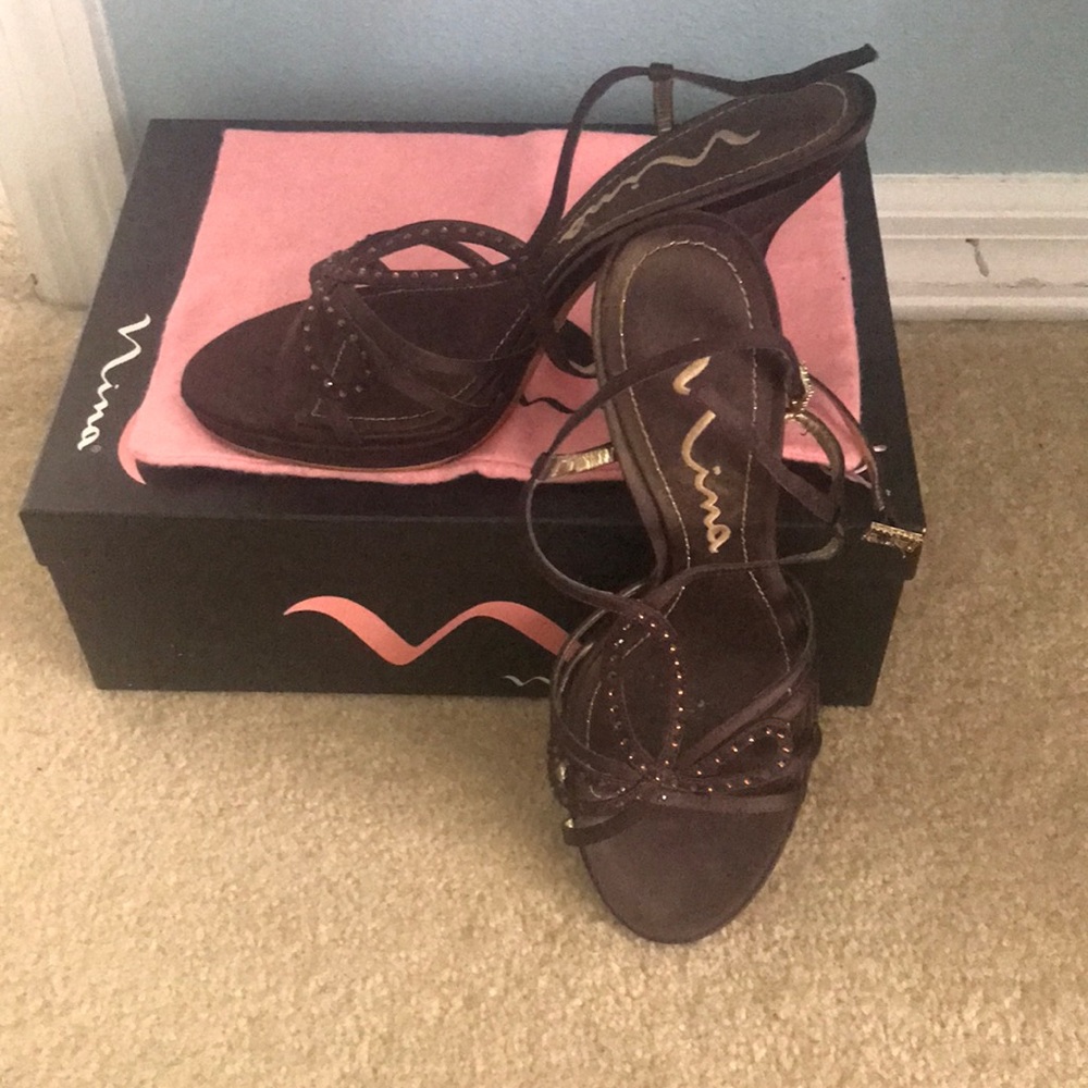 7.5 Nina chocolate - golden dress heels